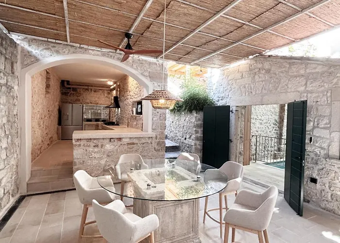 Casa Gojave - Authentic Hvar House With Garden
