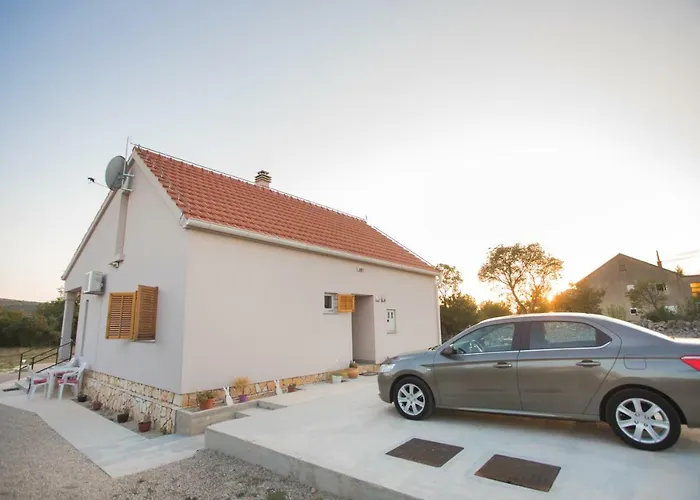 Holiday Home With Pool Kristal